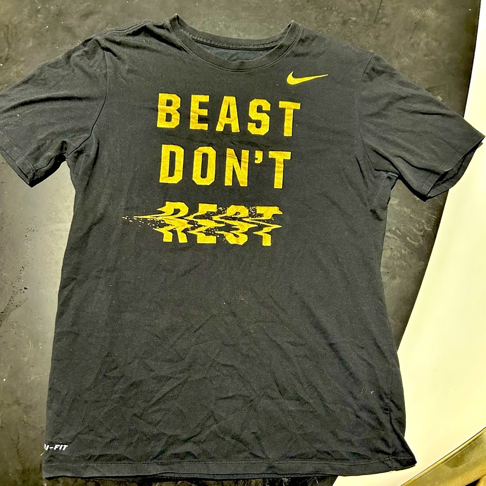 Nike Men's Dri-Fit Athletic Cut T-Shirt Beast Don't Rest Size M